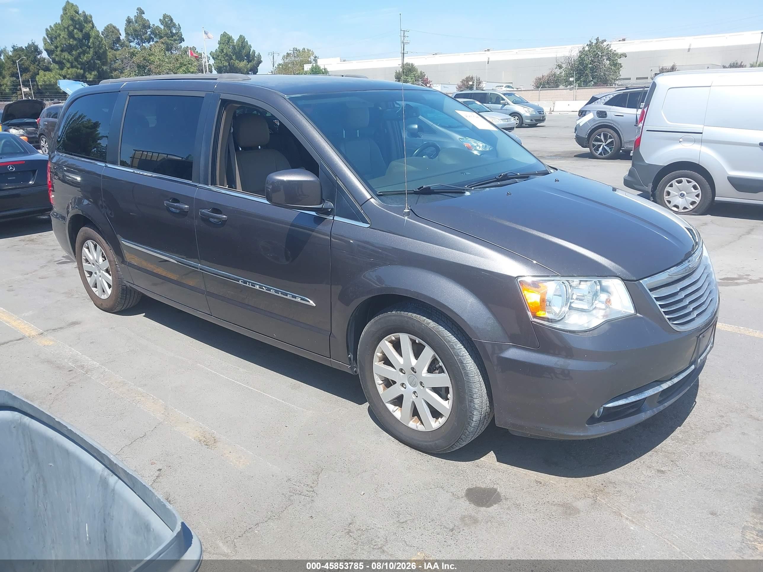 2016 Chrysler Town & Country Touring, VIN 2C4RC1BG7GR156339 — Normal wear