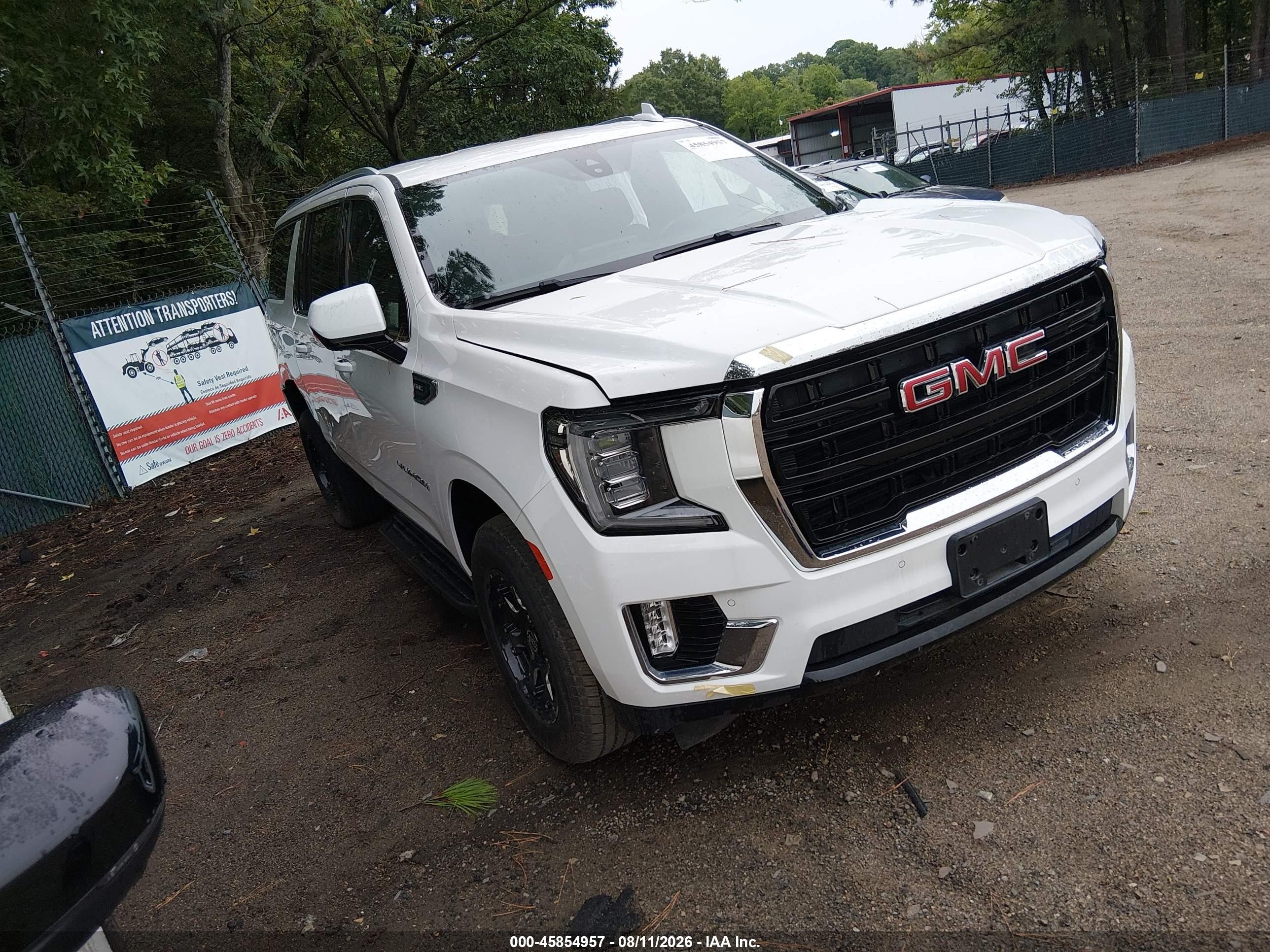 2022 GMC Yukon XL SLE, VIN 1GKS2FKD5NR115898 — Бок