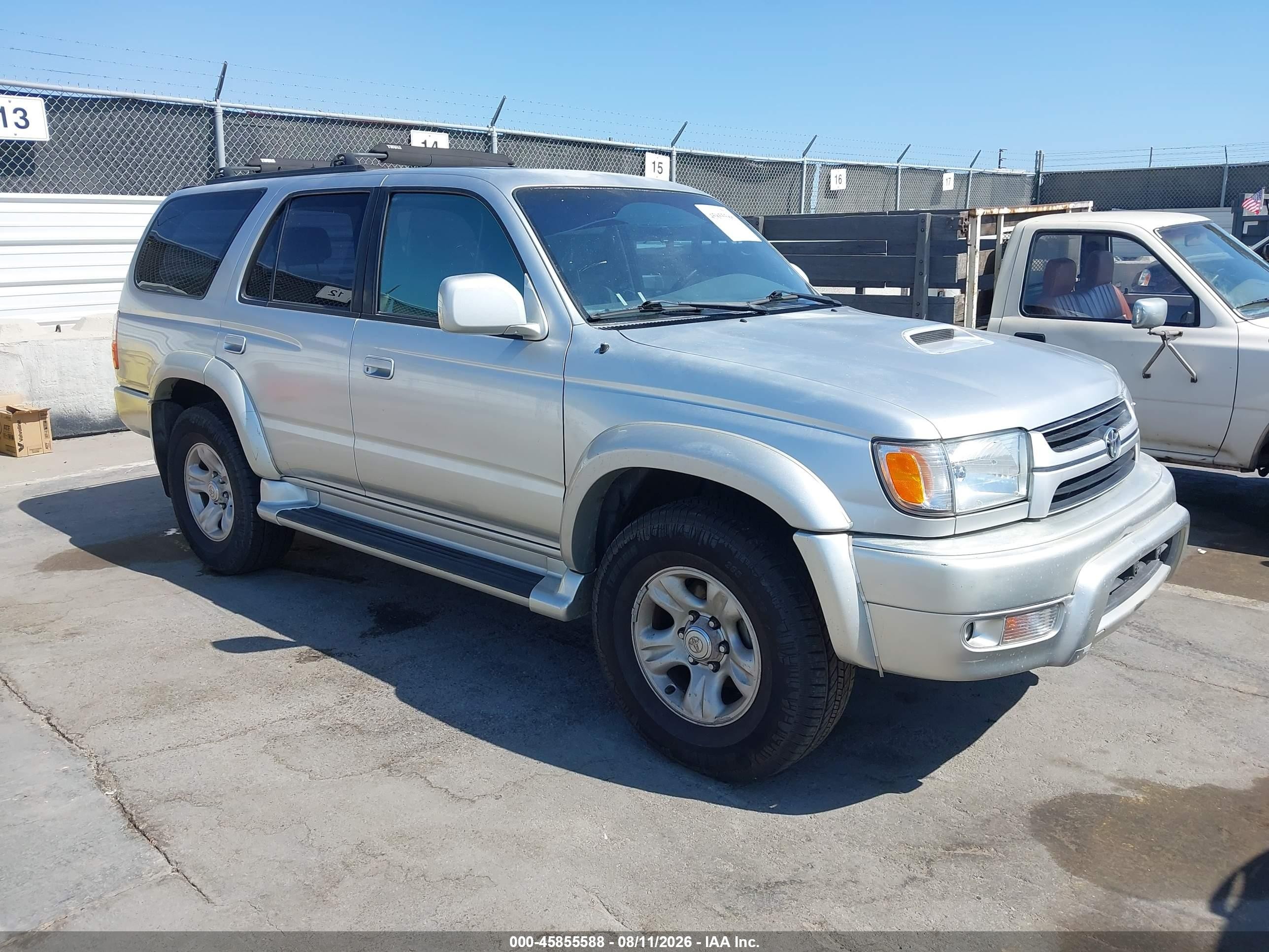 2001 Toyota 4Runner SR5, VIN JT3GN86R310190029 — Перед