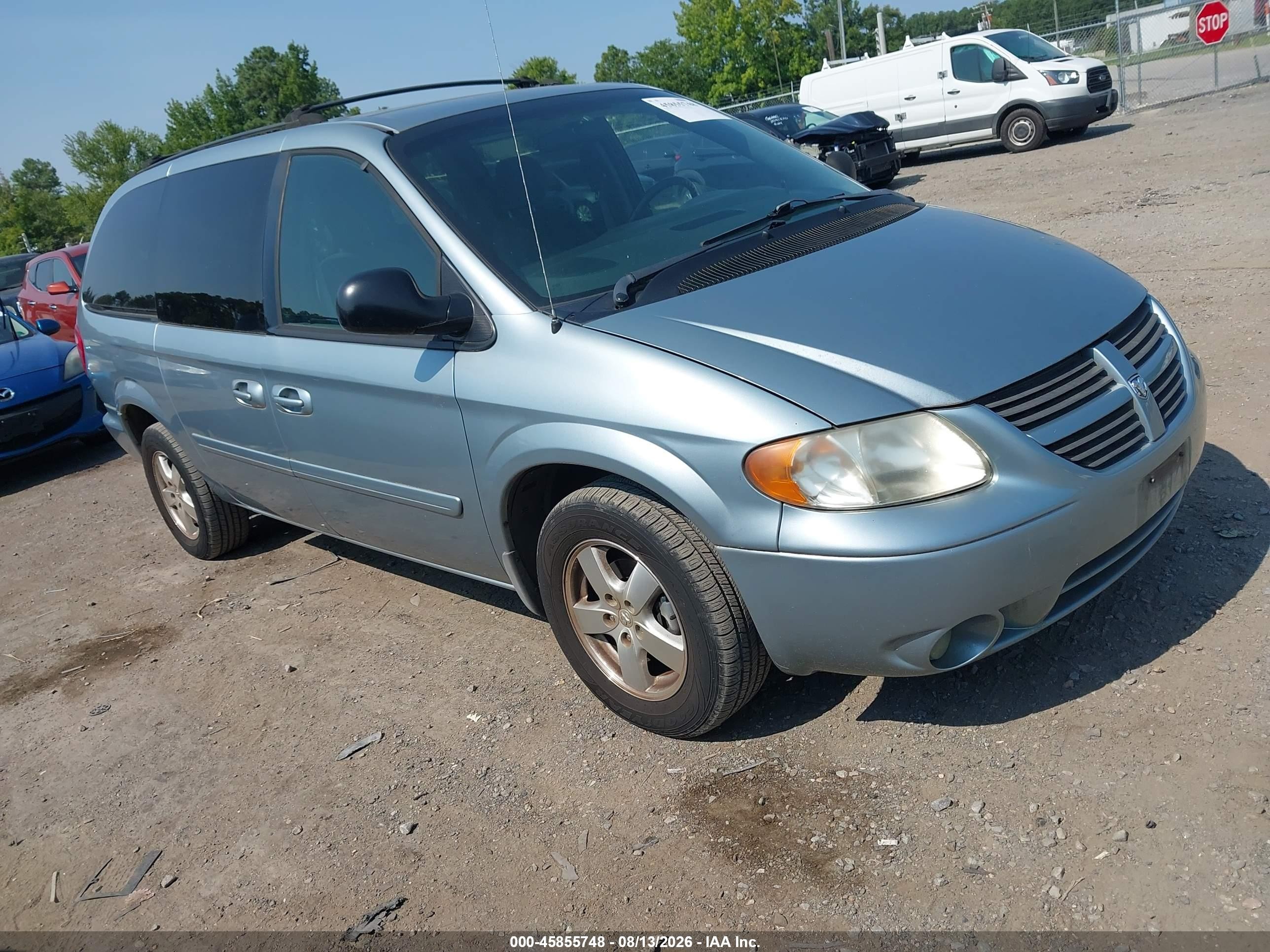 2005 Dodge Caravan SXT, VIN 2D4GP44L15R135316 — Normal wear