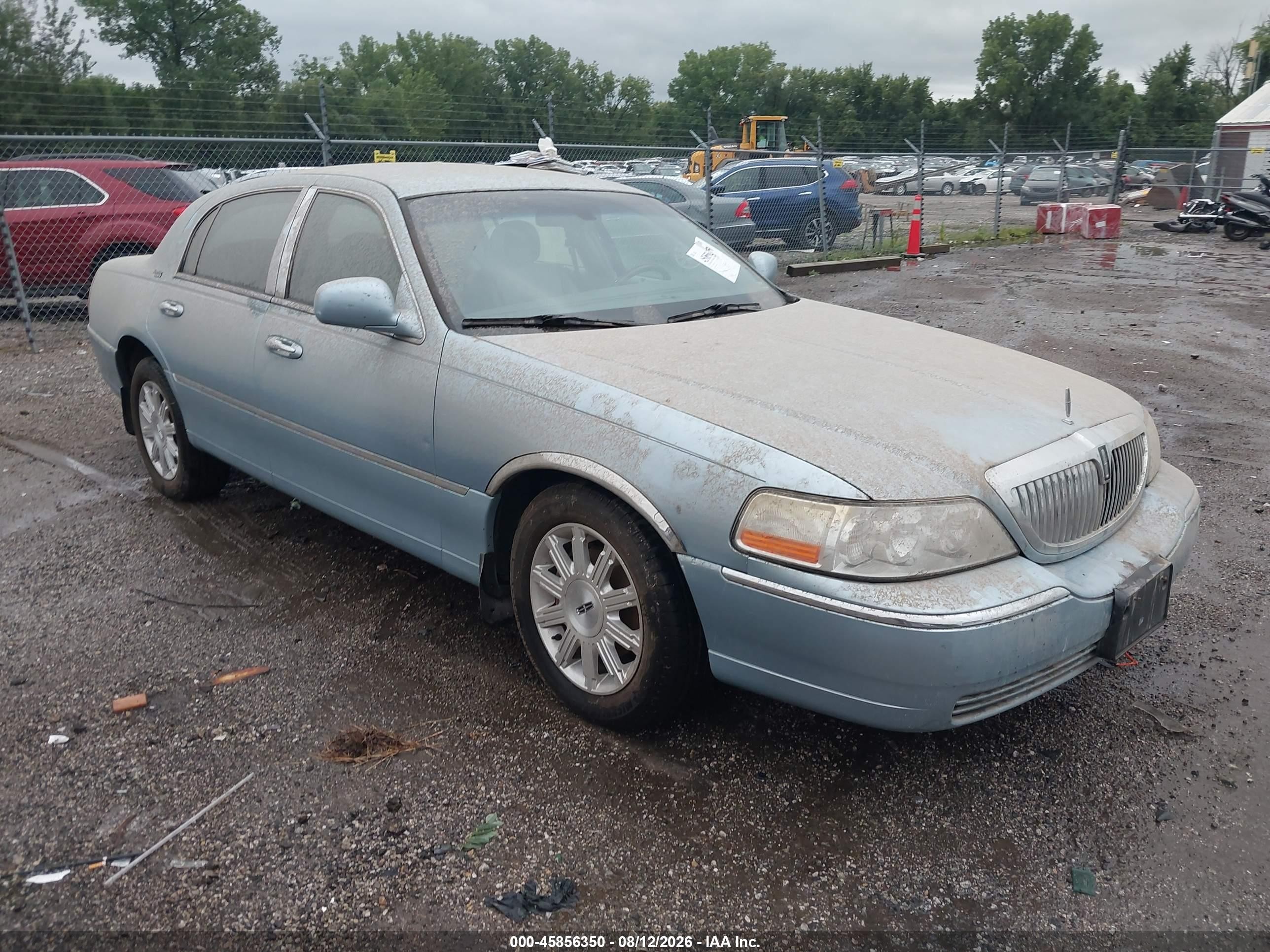2009 Lincoln Town Car Signature Limited, VIN 2LNHM82V49X631424 — Обычный износ