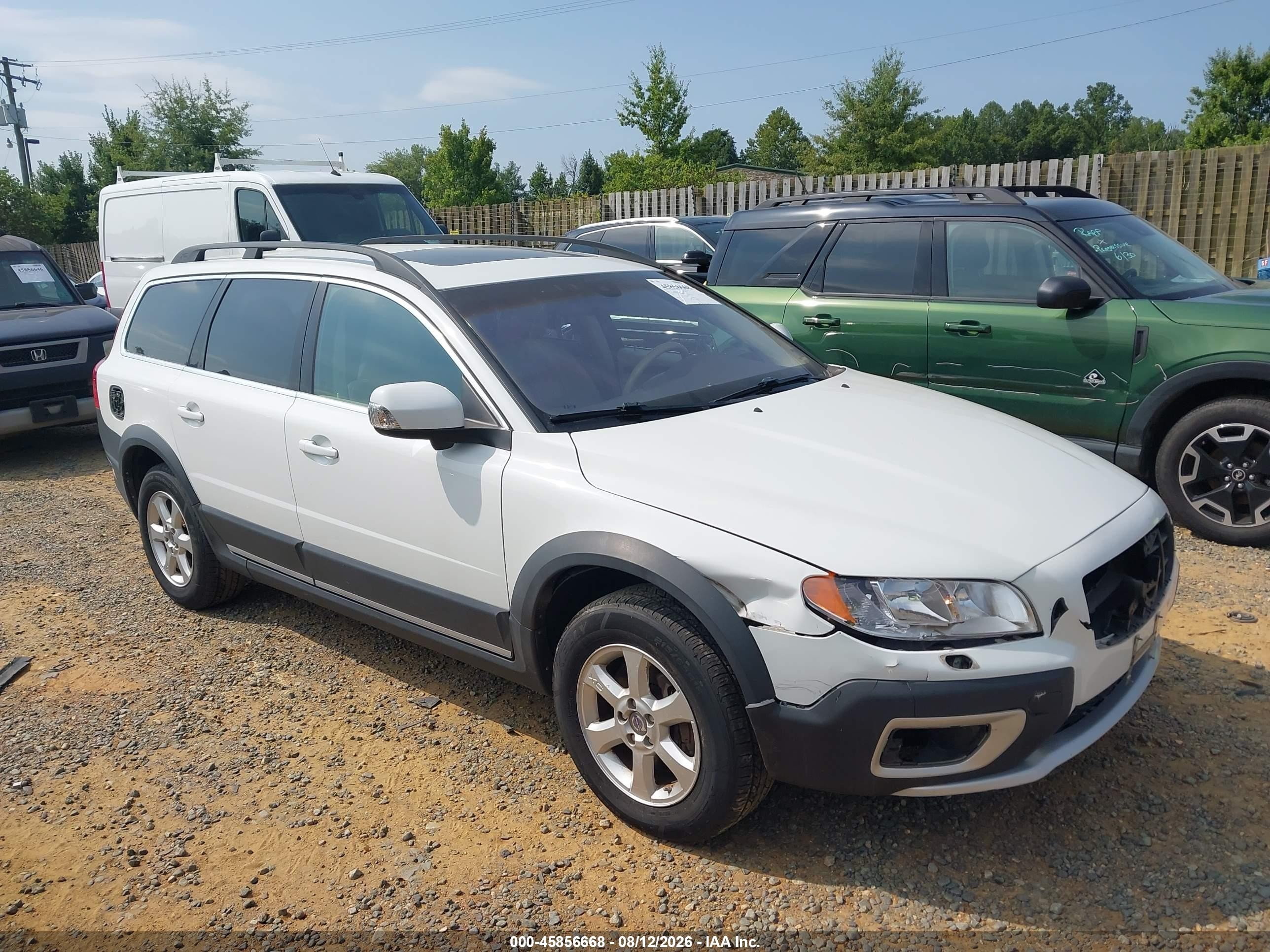 2011 Volvo XC70 3.2L, VIN YV4952BL8B1097096 — Перед