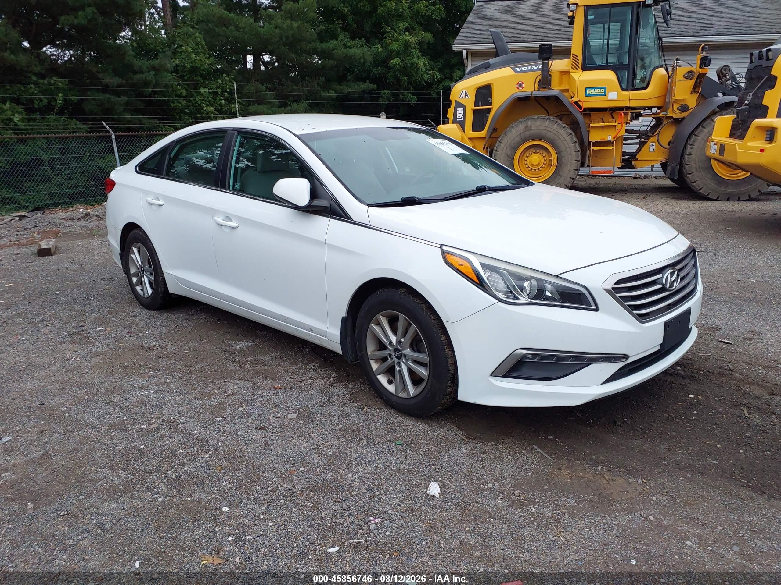 2015 Hyundai Sonata SE, VIN 5NPE24AF2FH225218 — Normal wear