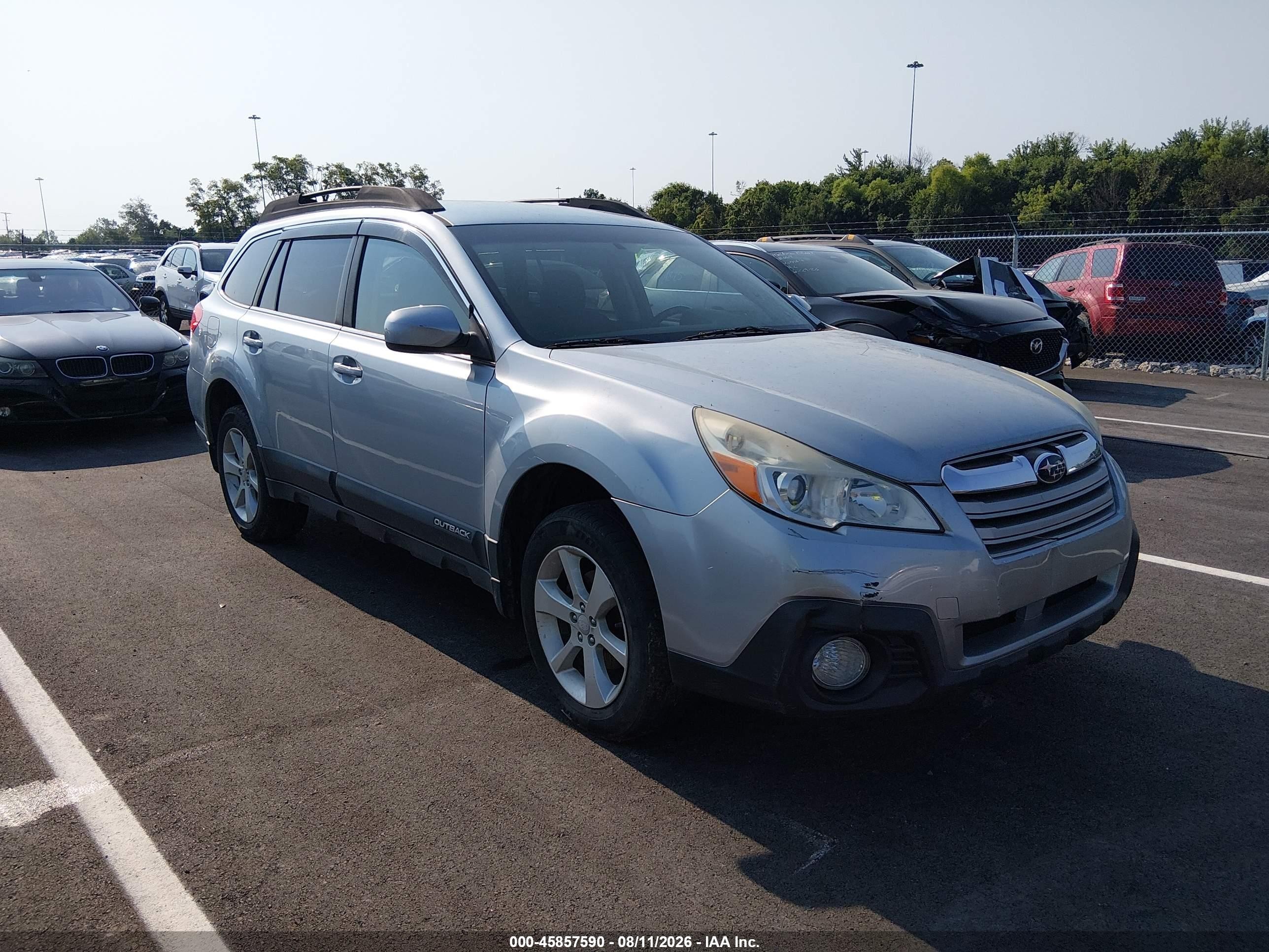 2014 Subaru Outback Premium, VIN 4S4BRCCC4E3222662 — Normal wear