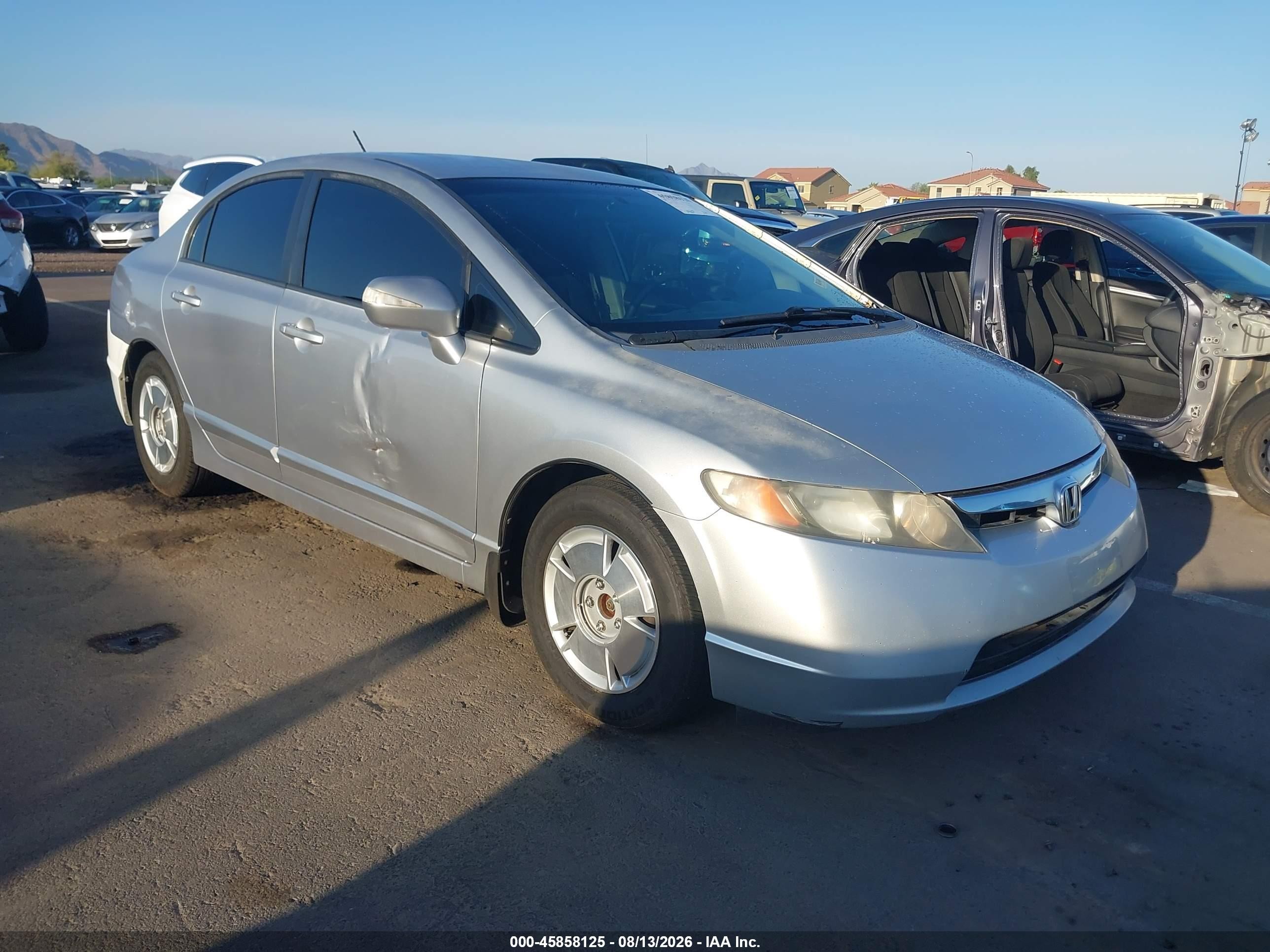 2008 Honda Civic, VIN JHMFA36238S009646 — Зад