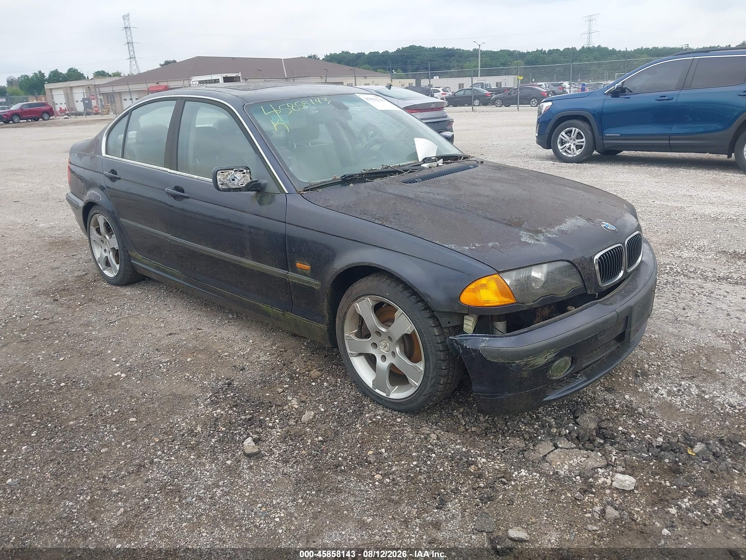 2001 BMW 3 Series 330i, VIN WBAAV53401JR79531 — Перед