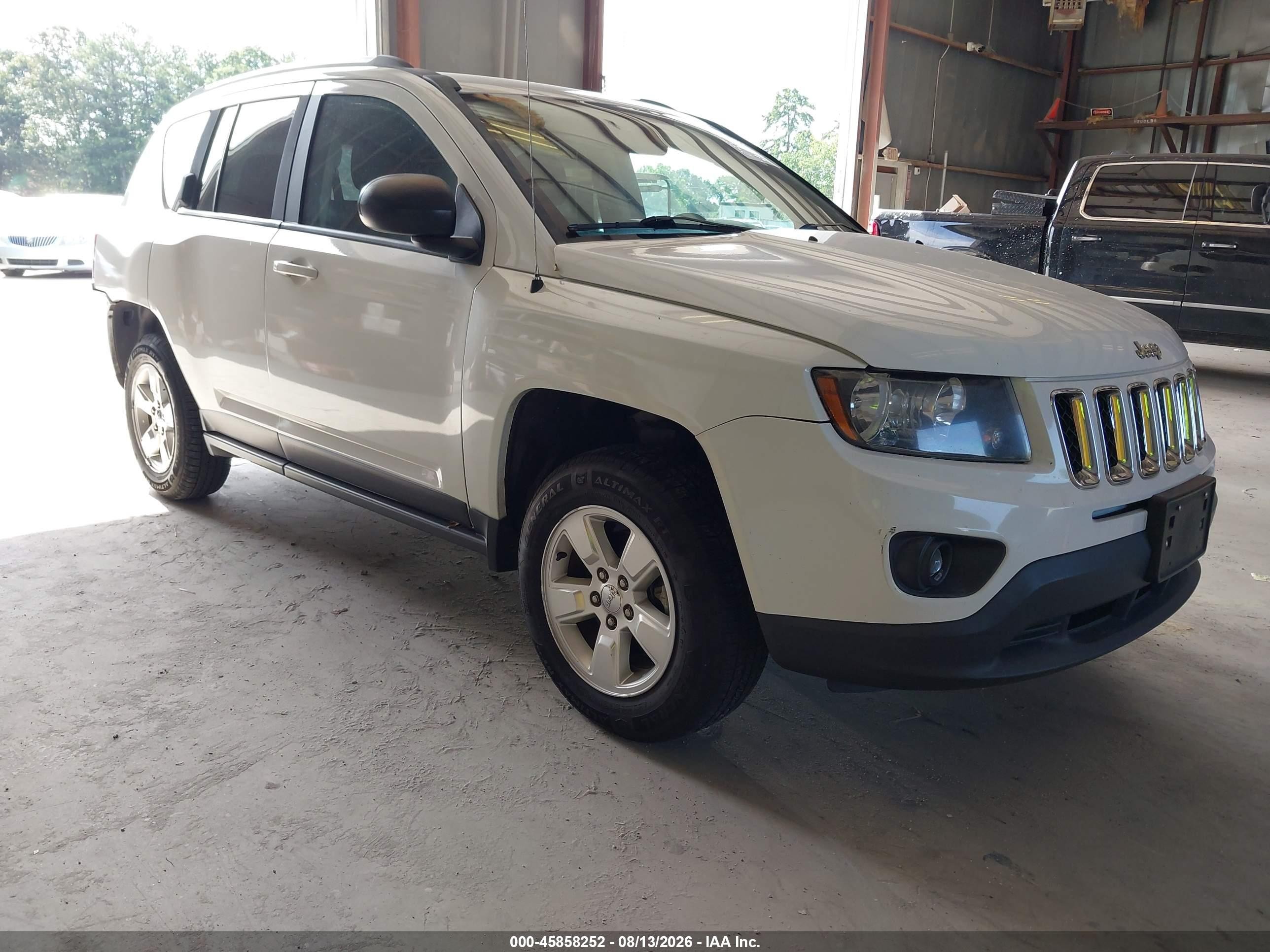 2015 Jeep Compass Sport, VIN 1C4NJCBA3FD285076 — Normal wear