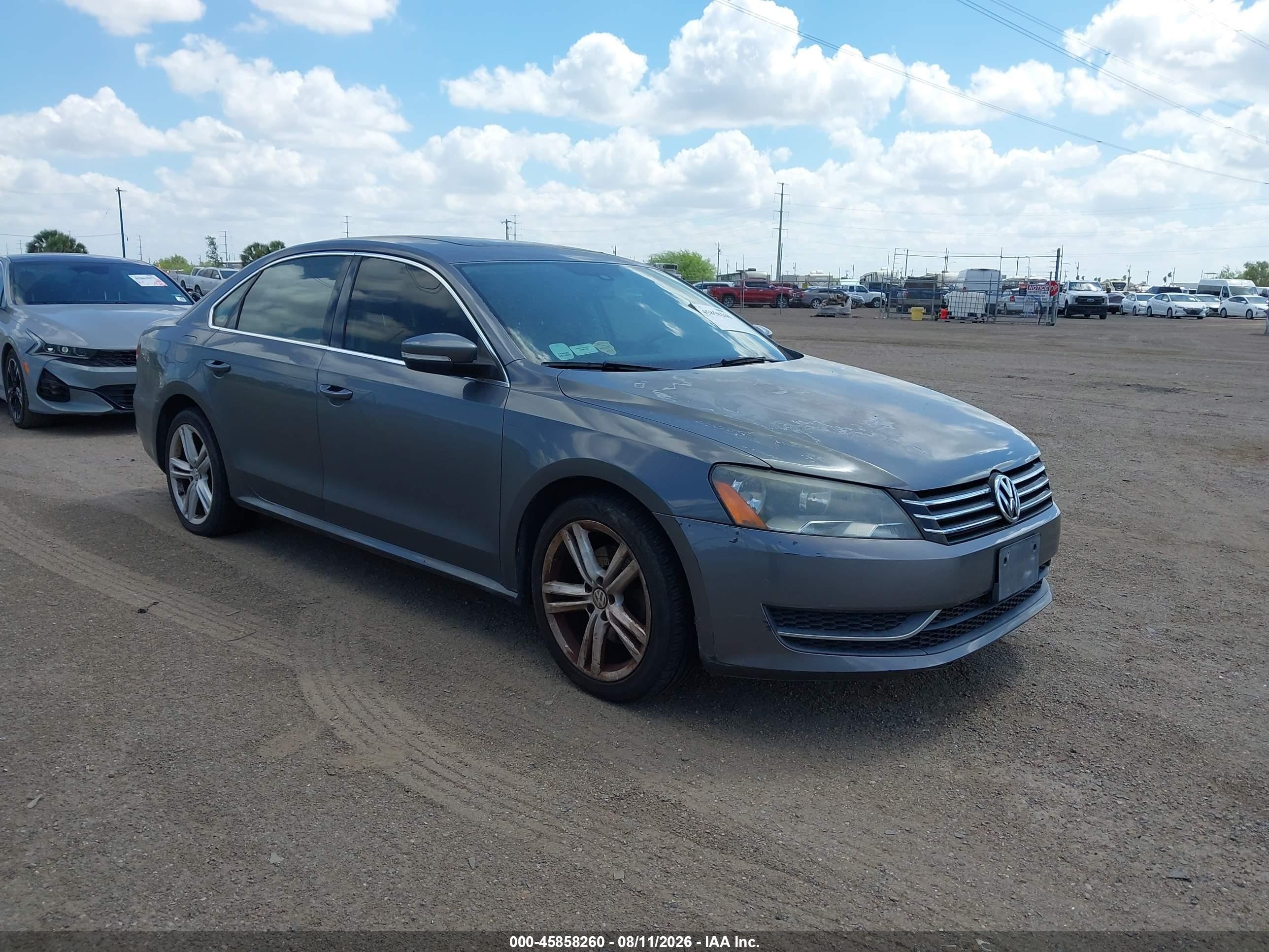 2014 Volkswagen Passat SE, VIN 1VWBS7A34EC121072 — Normal wear