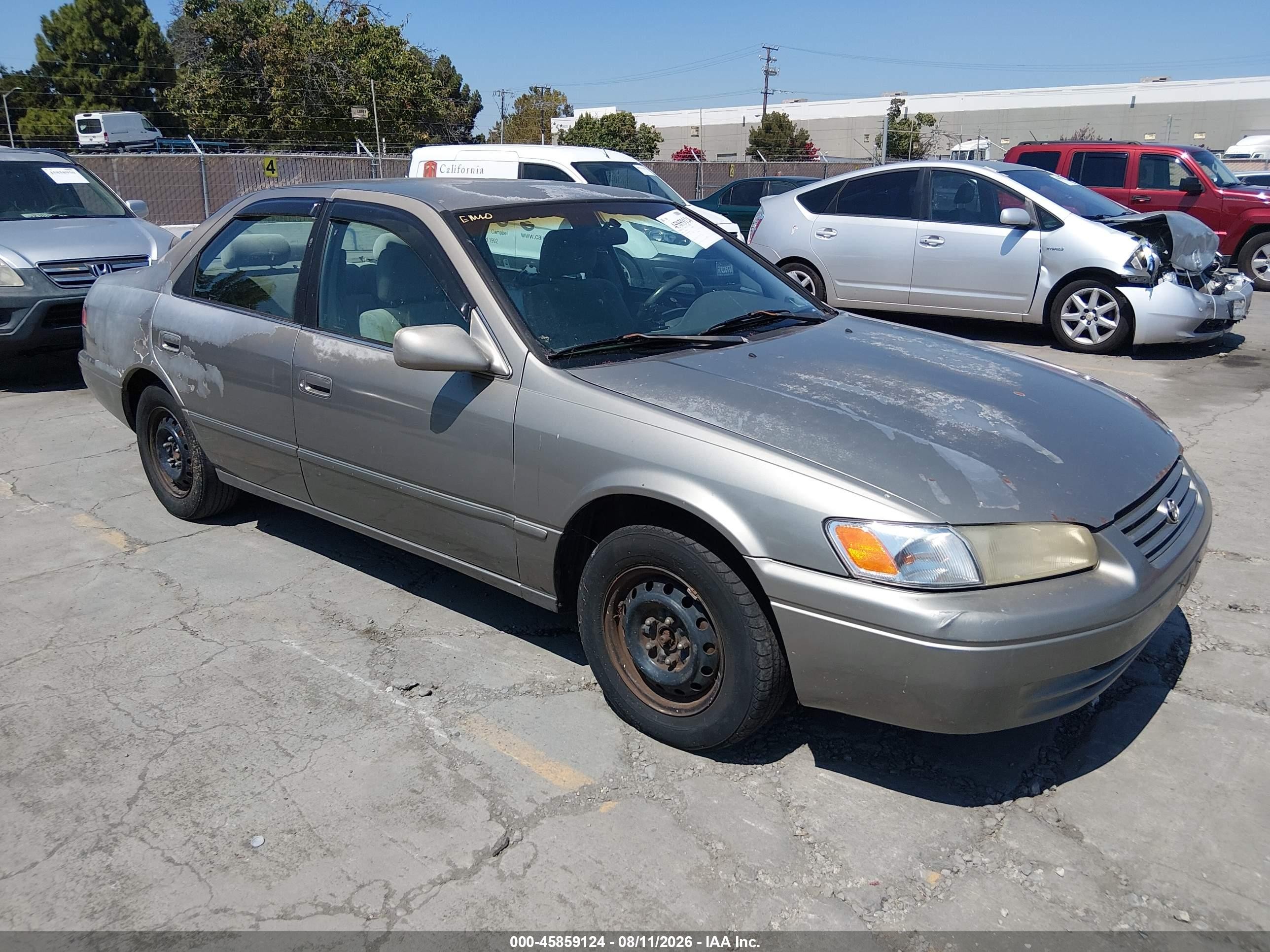 1998 Toyota Camry LE, VIN 4T1BG22KXWU325752 — Normal wear
