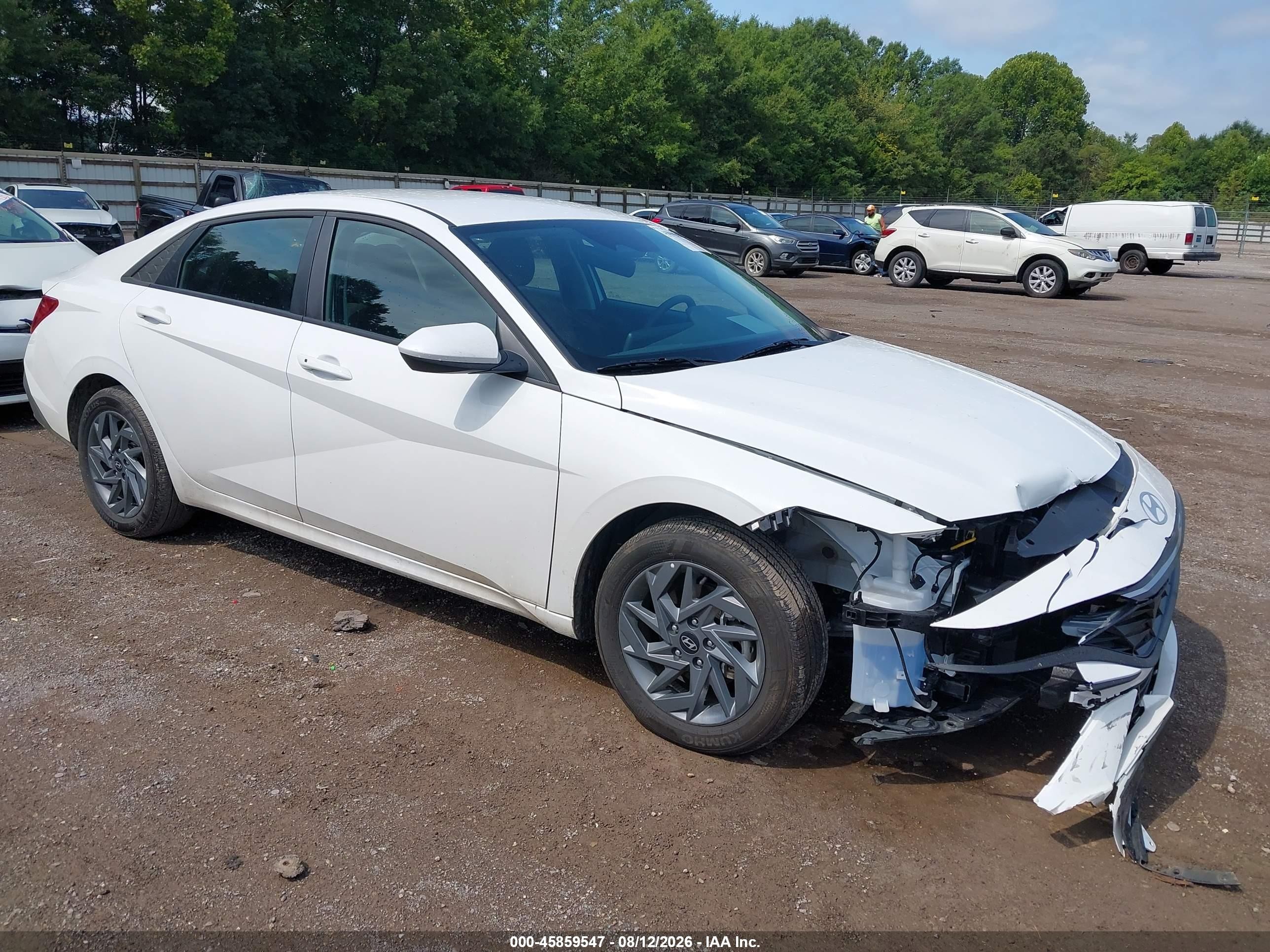 2026 Hyundai Elantra Blue, VIN KMHLM4DJ9TU194175 — Перед