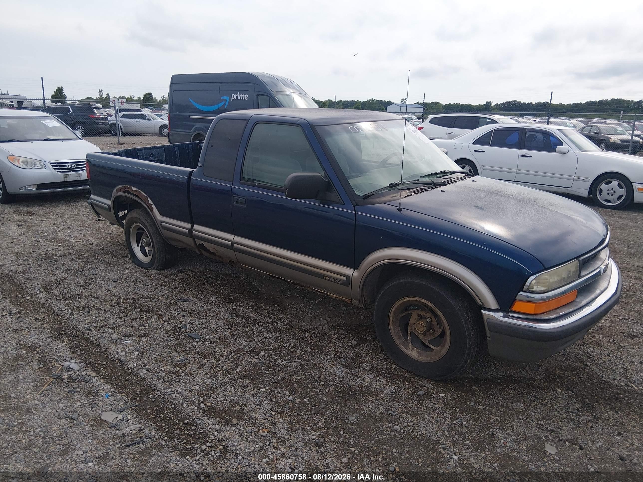 1999 Chevrolet S-10 LS, VIN 1GCCS19X4X8105133 — Normal wear