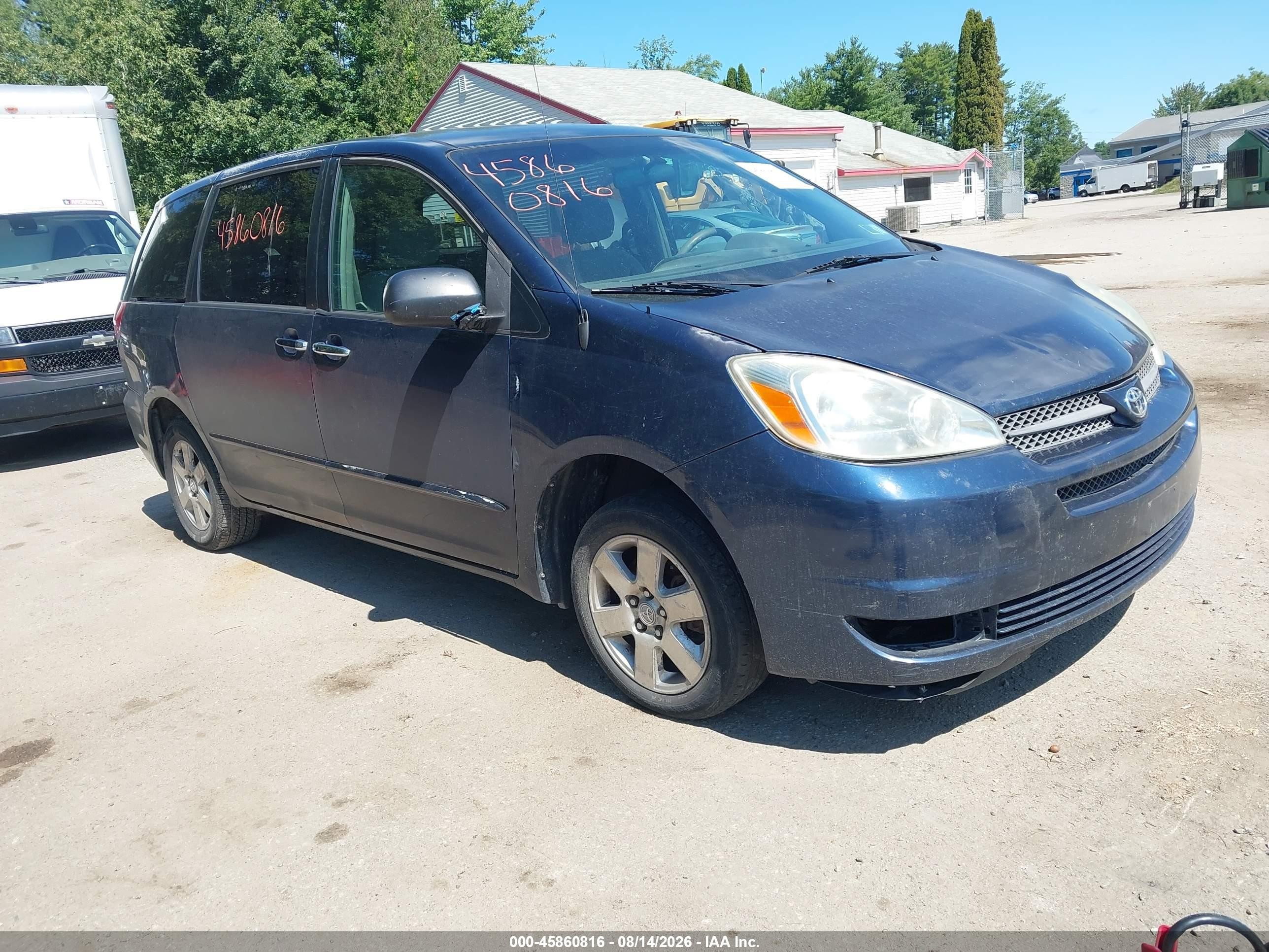 2004 Toyota Sienna LE, VIN 5TDZA23C44S027632 — Normal wear