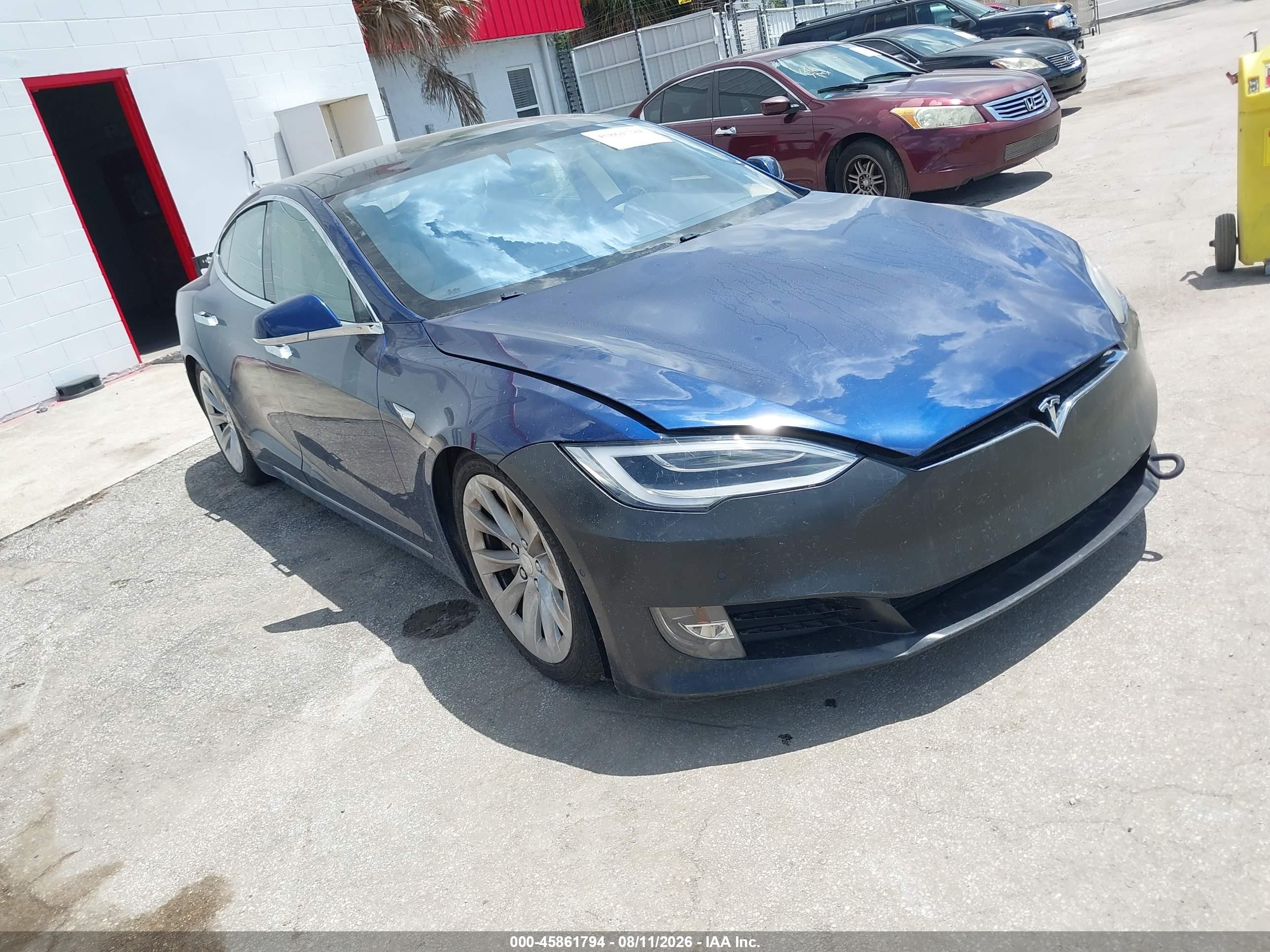 2018 Tesla Model S 75D, VIN 5YJSA1E22JF245245 — Перед