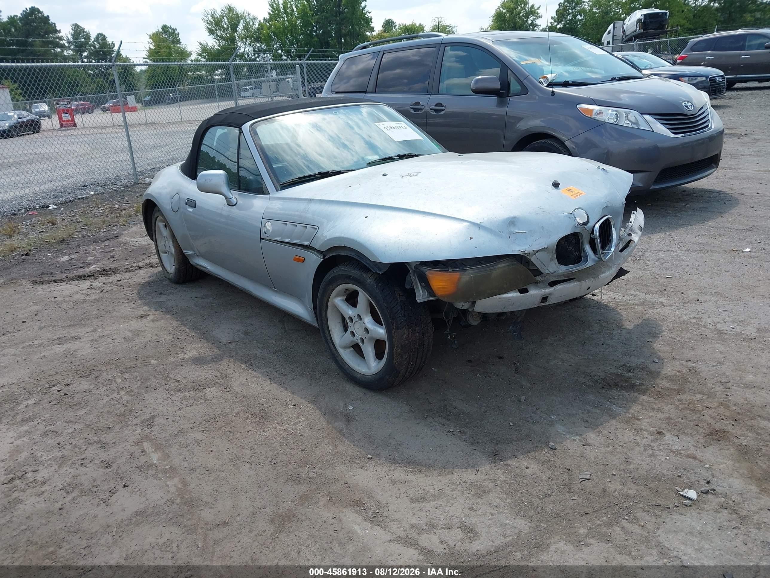 1998 BMW 3 Series Z3 2.8, VIN 4USCJ3322WLC11357 — Перед