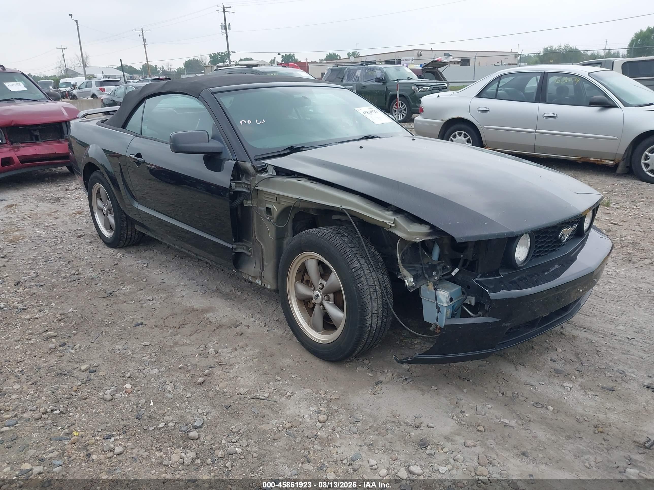 2006 Ford Mustang GT Deluxe, VIN 1ZVFT85H565204803 — Бок