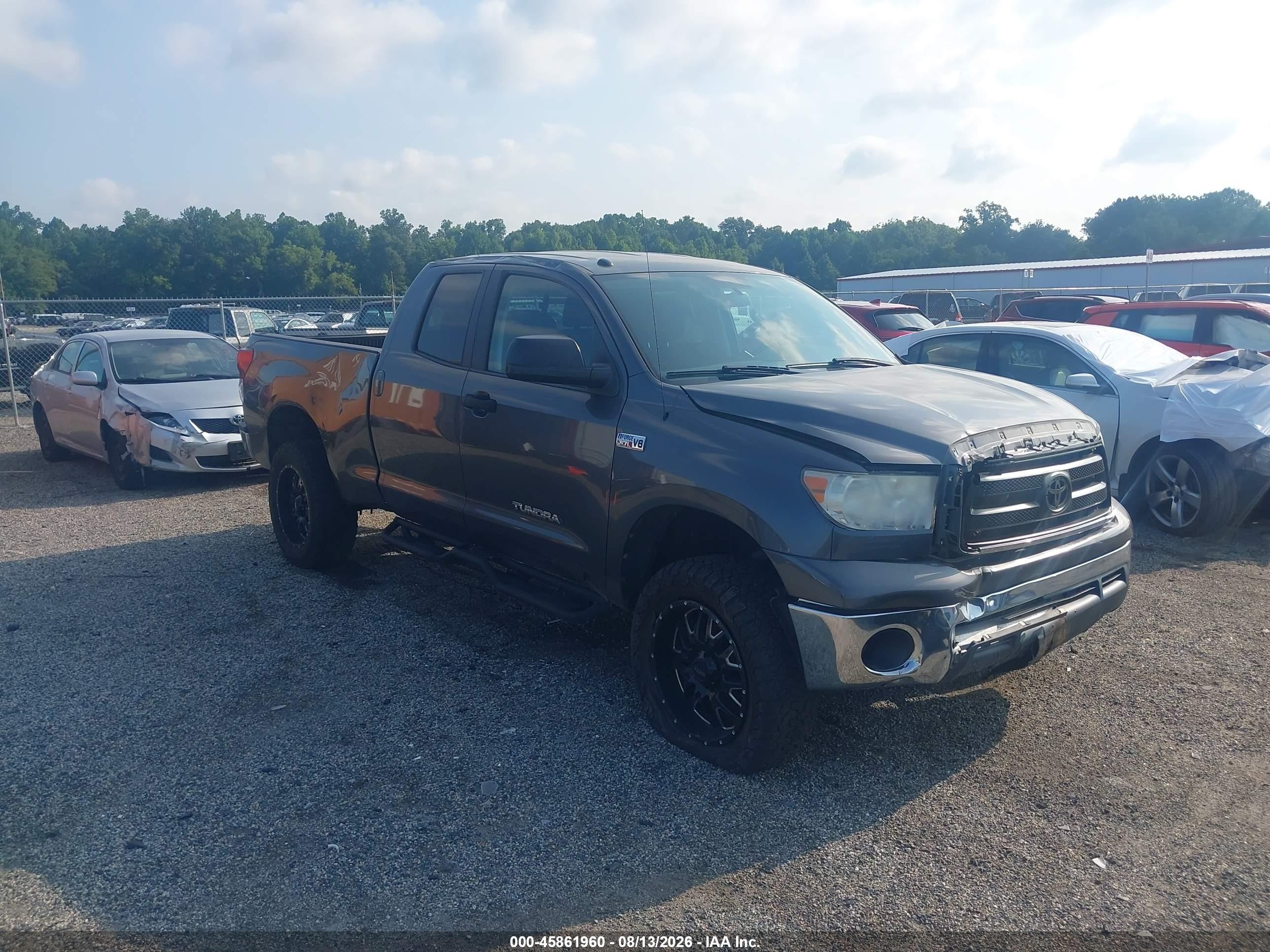 2012 Toyota Tundra, VIN 5TFUY5F1XCX235878 — Front end