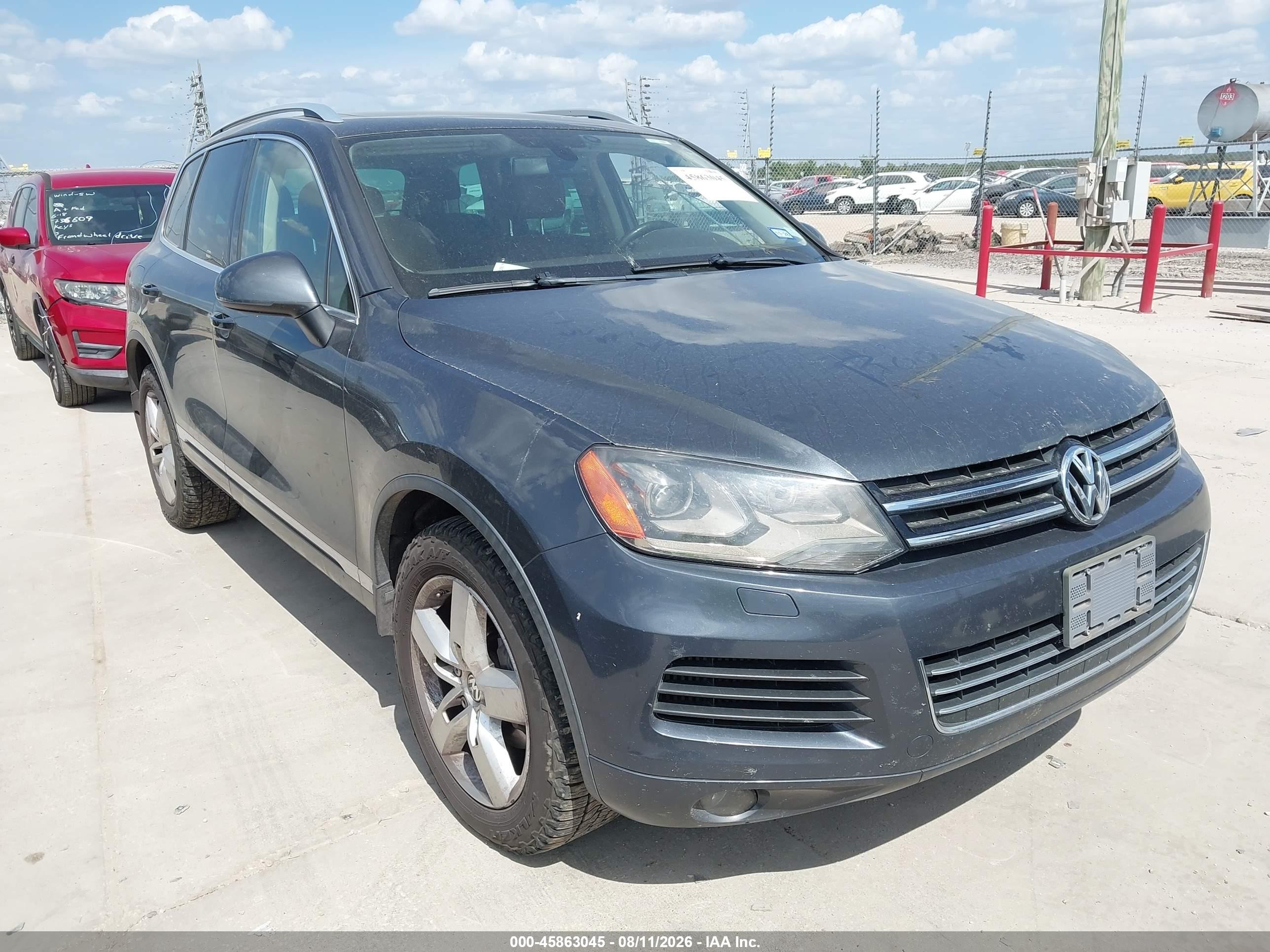 2012 Volkswagen Touareg Sport, VIN WVGEK9BP7CD008989 — Normal wear
