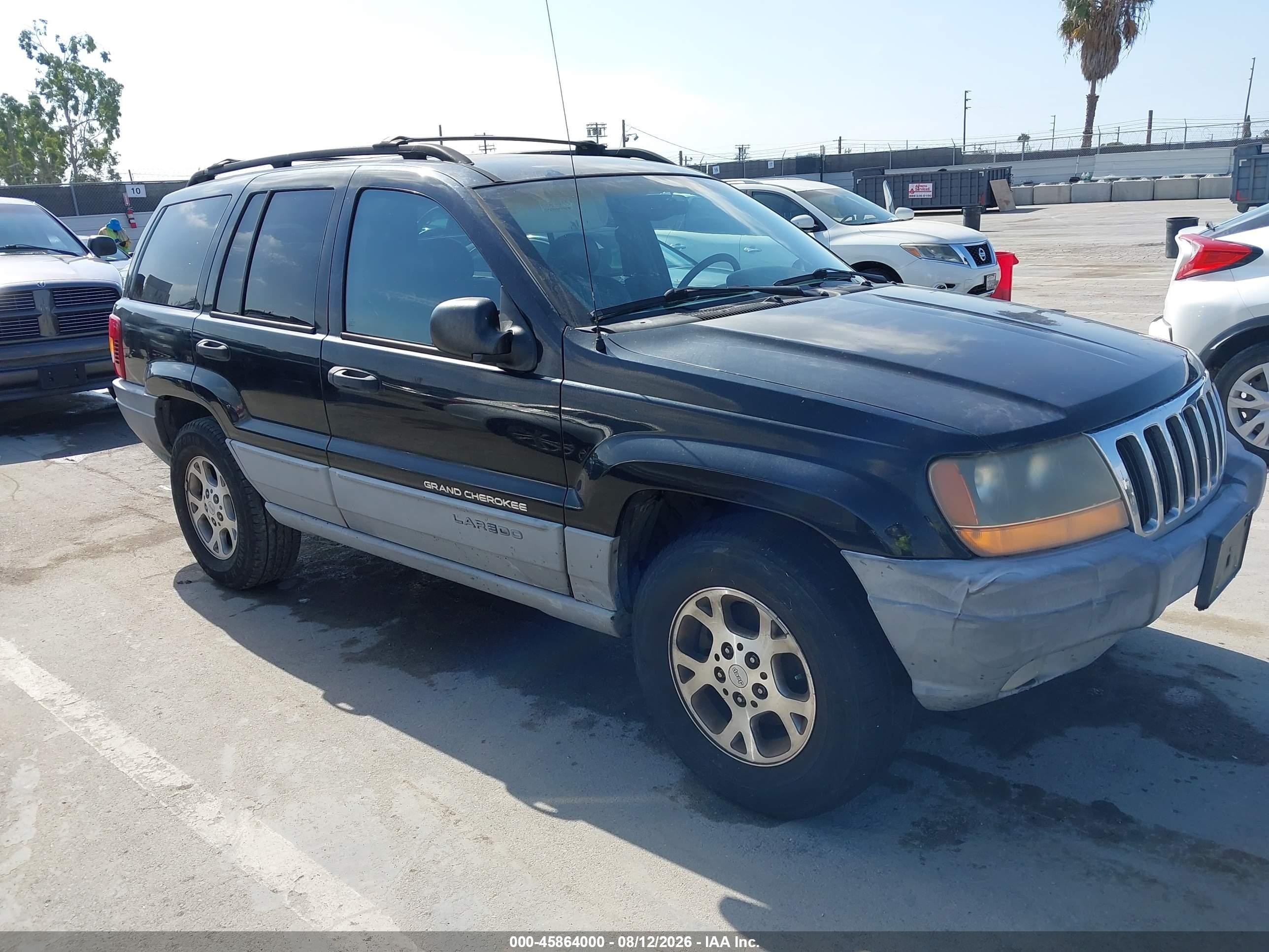 2000 Jeep Grand Cherokee Laredo, VIN 1J4G248N0YC360664 — Normal wear