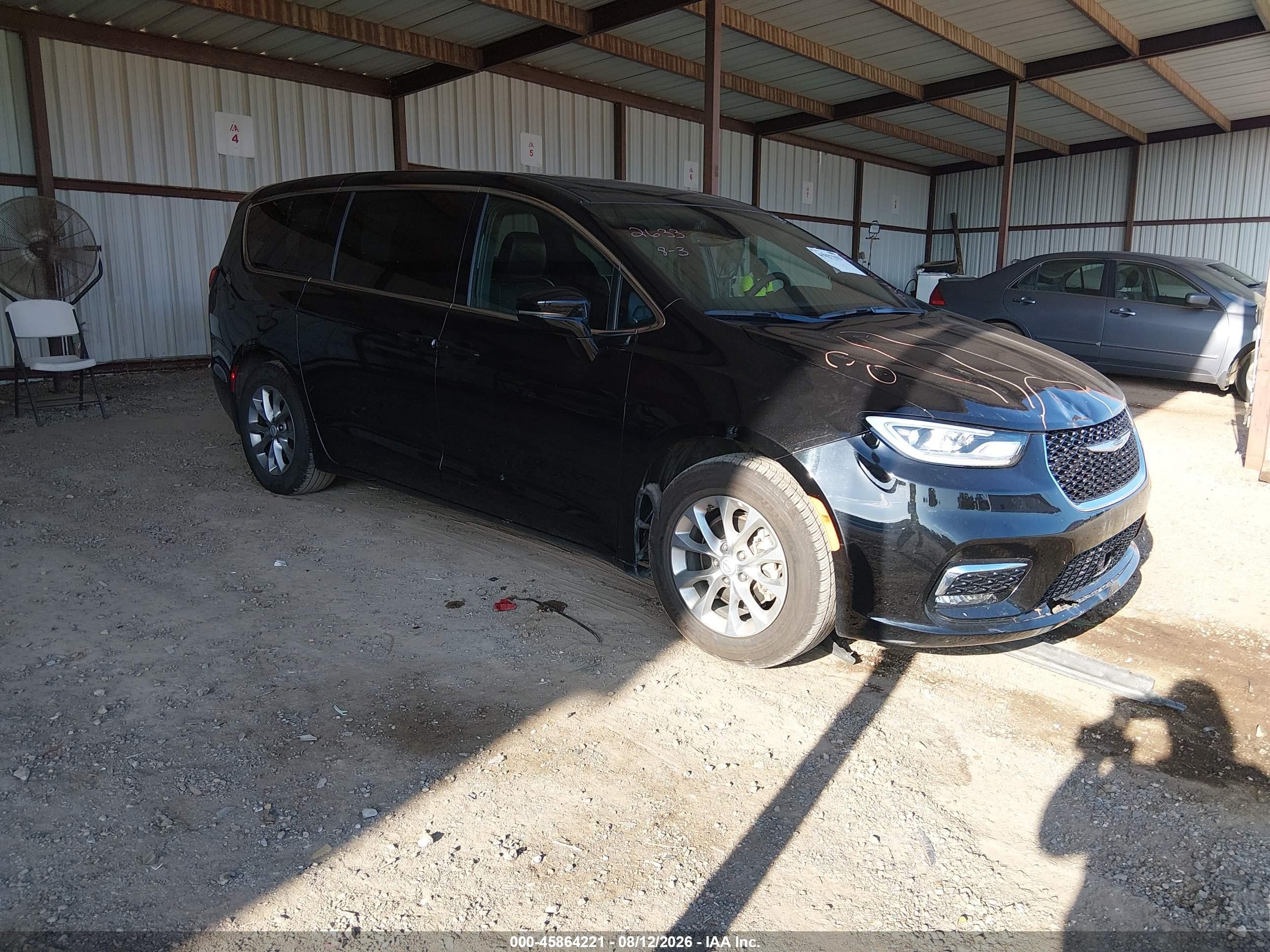 2026 Chrysler Pacifica Limited, VIN 2C4RC1GG4TR176194 — Front end