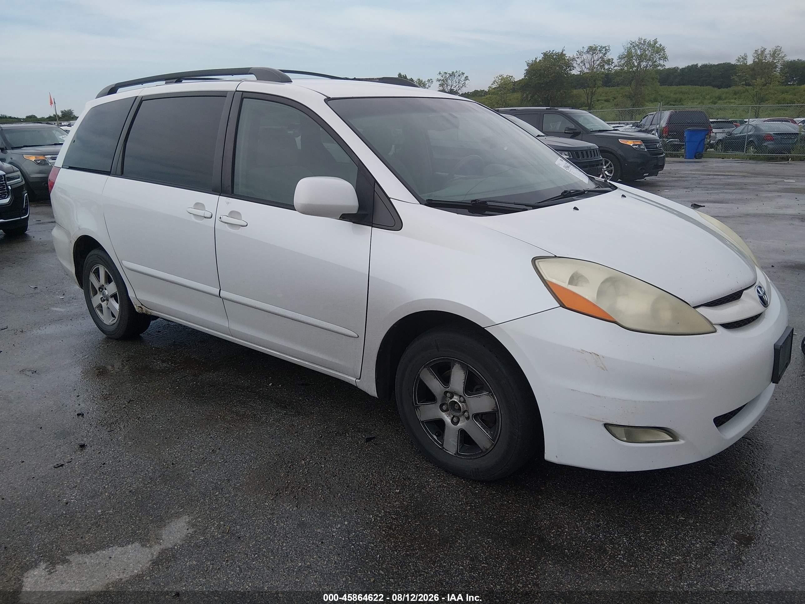 2007 Toyota Sienna XLE Limited, VIN 5TDZK22CX7S018260 — Normal wear