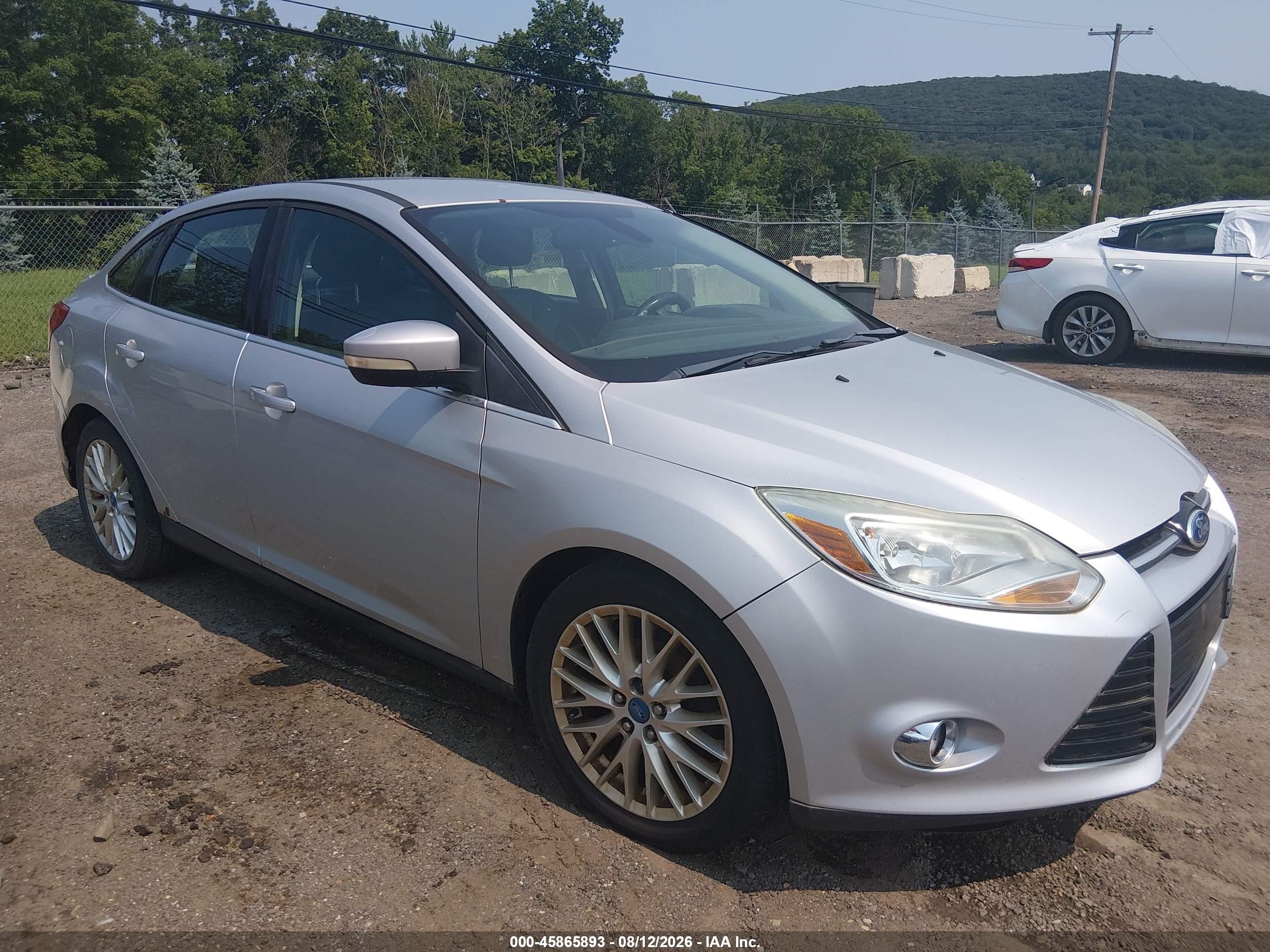 2012 Ford Focus SEL, VIN 1FAHP3H27CL266484 — Normal wear