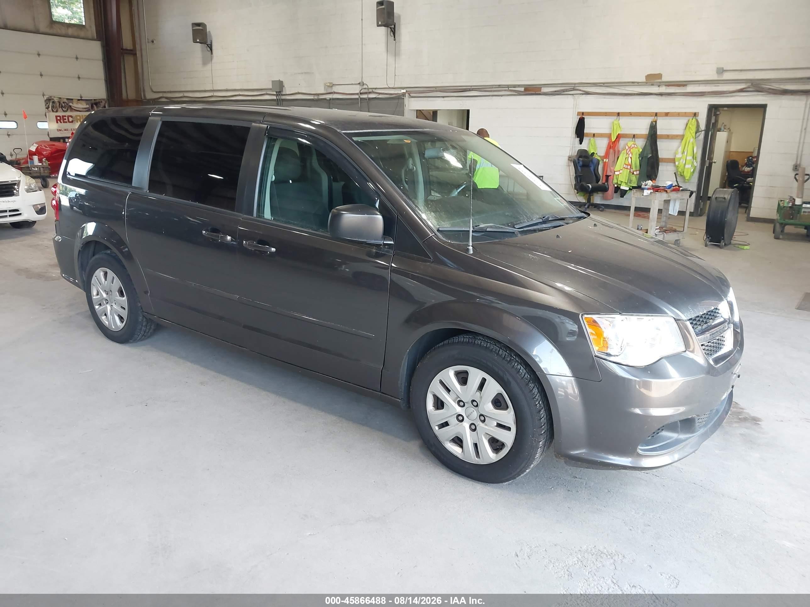 2016 Dodge Grand Caravan SE, VIN 2C4RDGBG9GR284985 — Normal wear