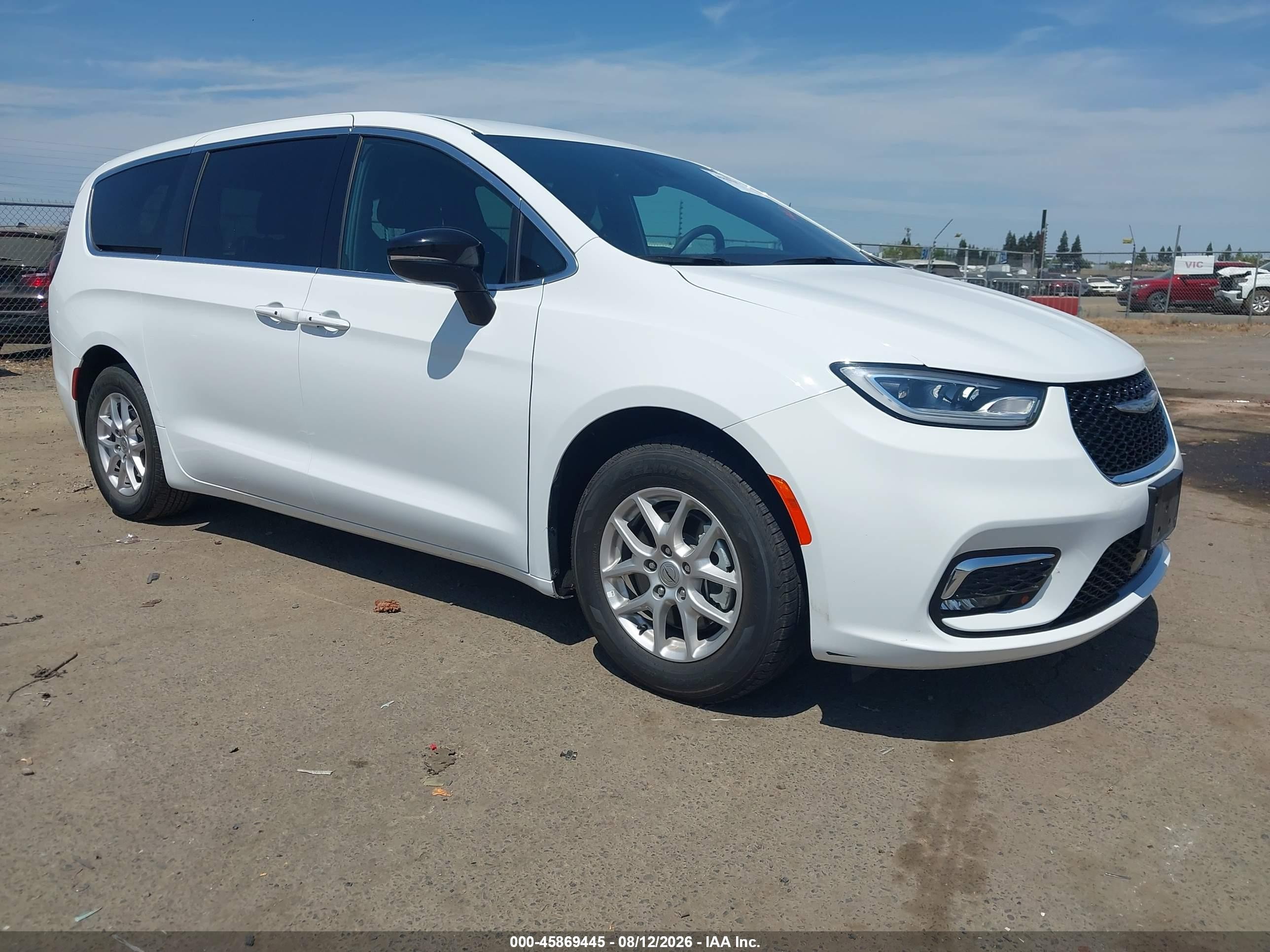 2025 Chrysler Pacifica Select, VIN 2C4RC1BG5SR552164 — Side