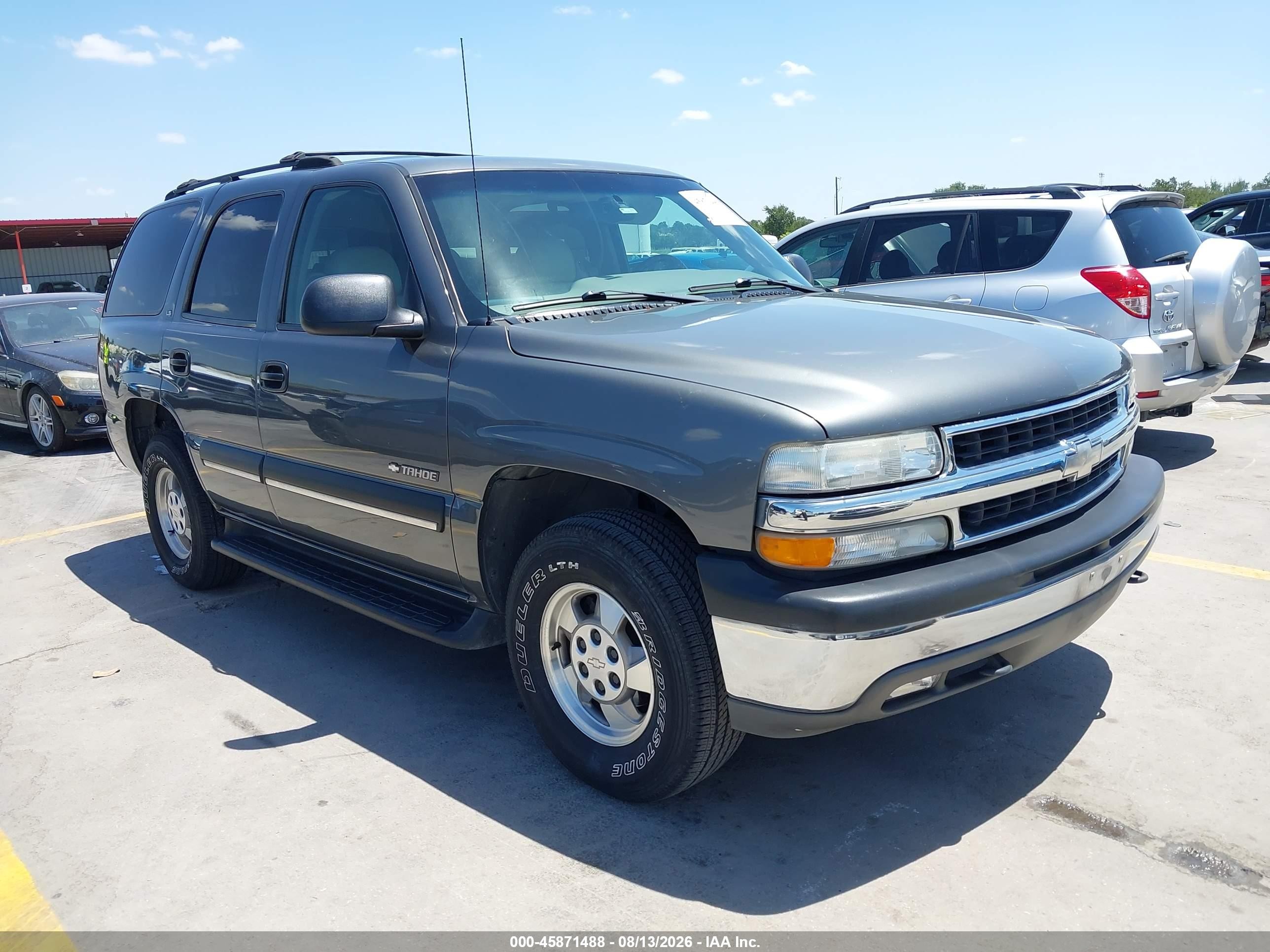 2001 Chevrolet Tahoe LS, VIN 1GNEC13T91R160200 — Normal wear