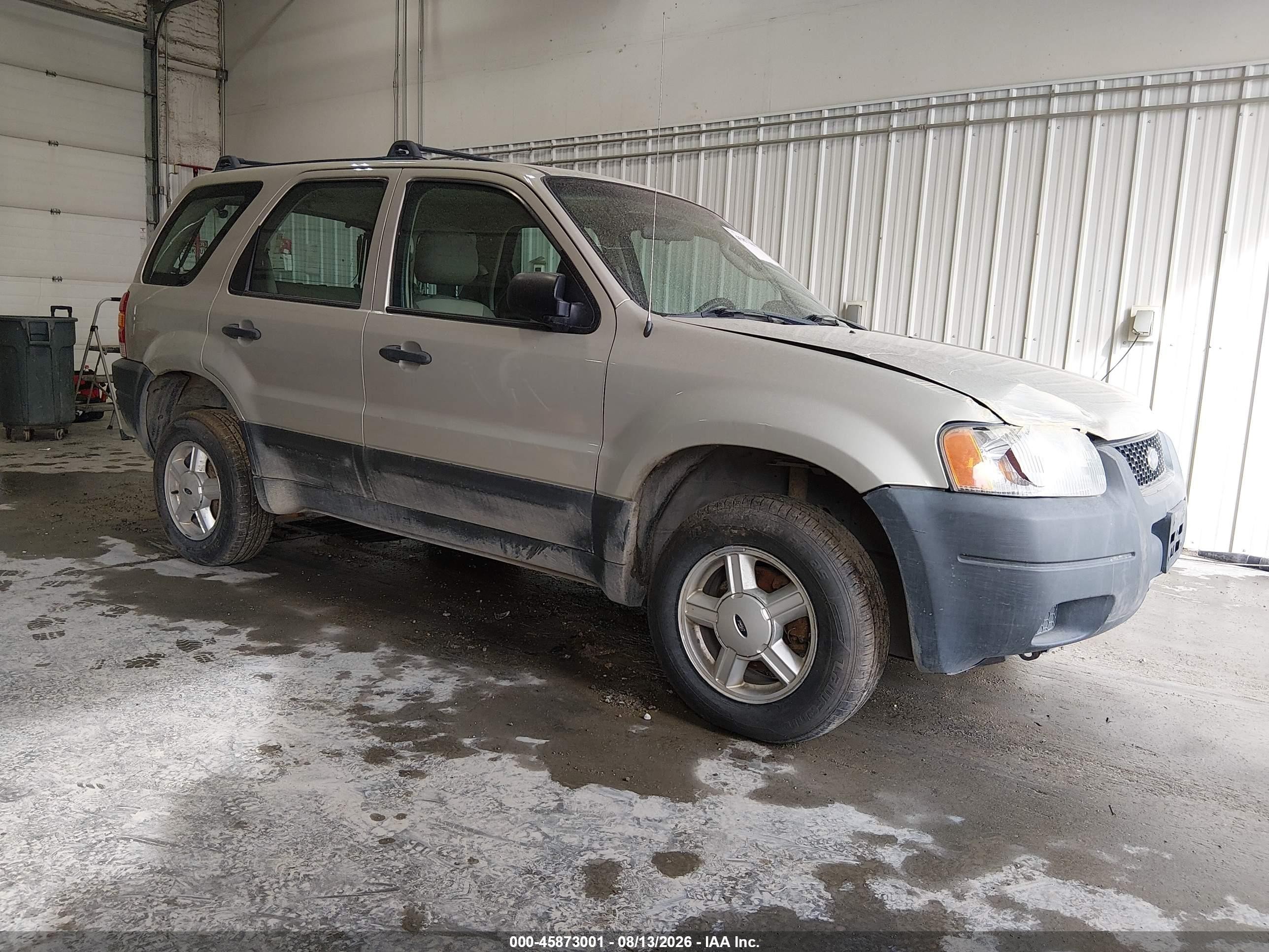 2004 Ford Escape XLS, VIN 1FMCU92194KB25337 — Перед