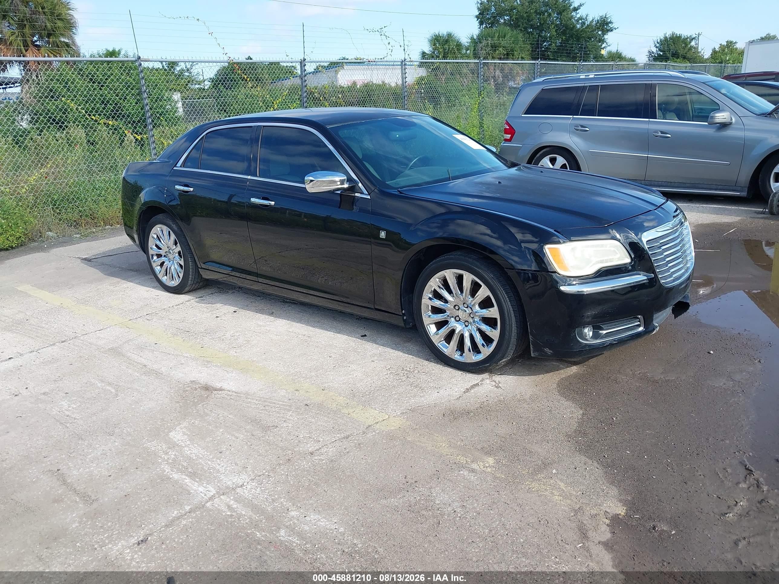2013 Chrysler 300, VIN 2C3CCAAG5DH741501 — Side
