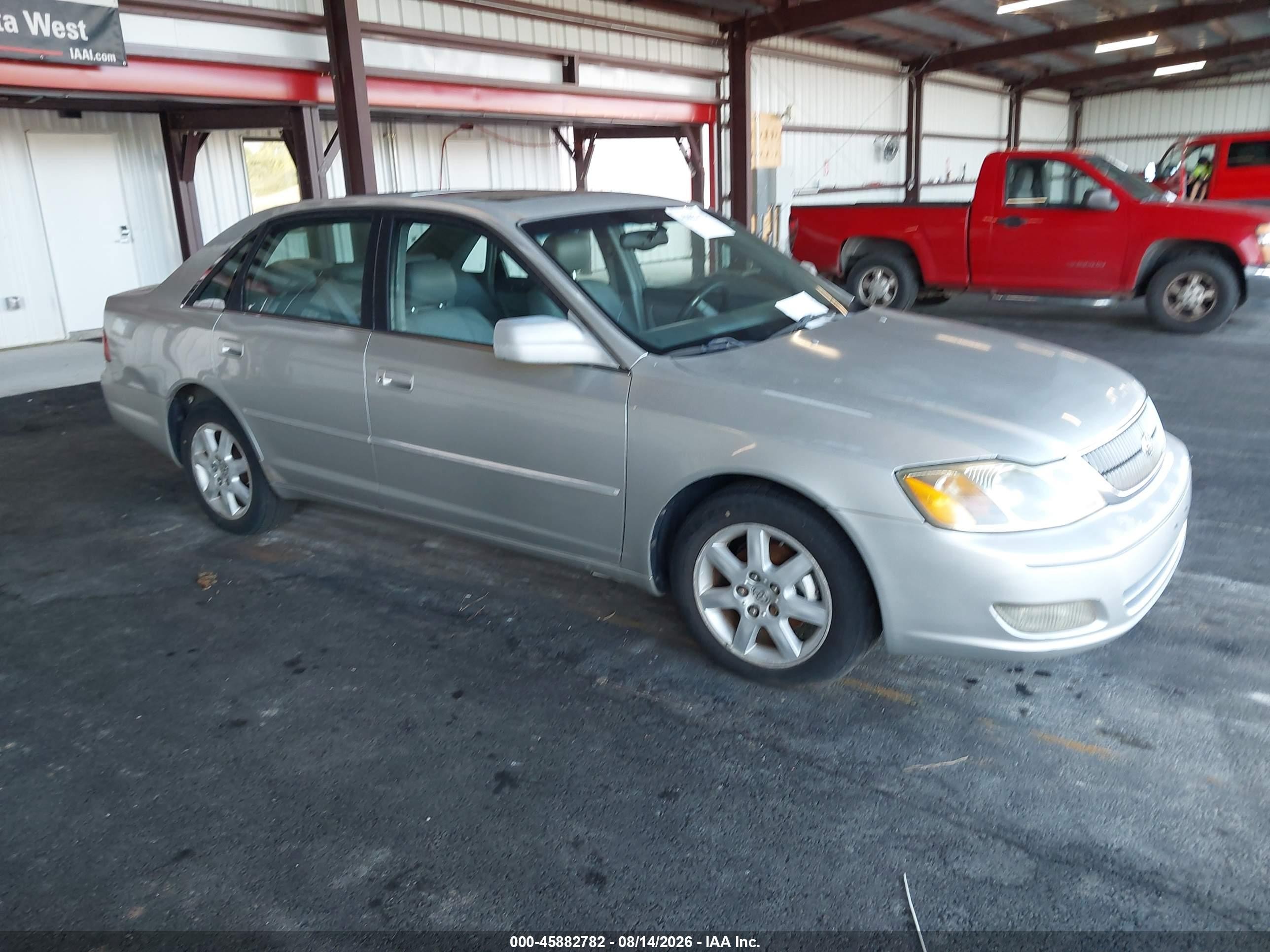 2000 Toyota Avalon XLS, VIN 4T1BF28B0YU106473 — Normal wear