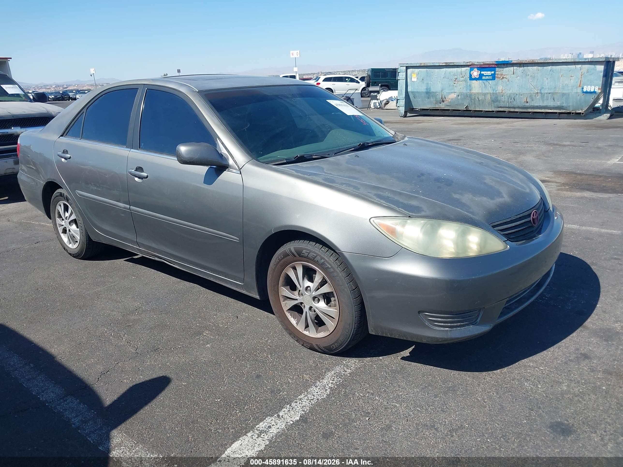 2005 Toyota Camry XLE, VIN 4T1BF30K75U610080 — Normal wear